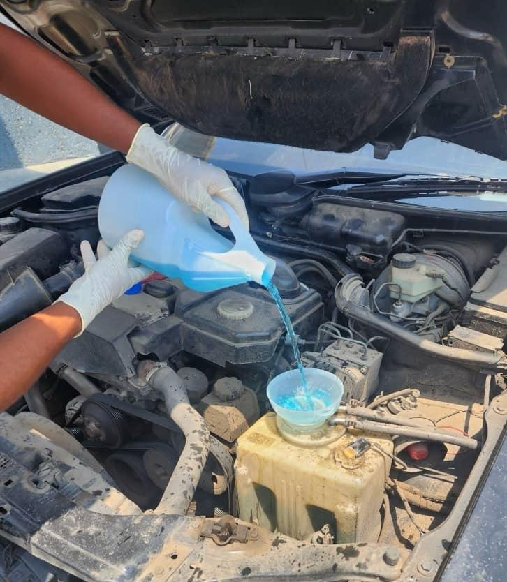 Glass cleaner fluid